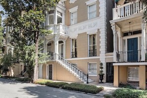 Exterior - The Wedding Cake Collection for 16 (Savannah)