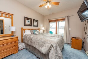 5 bedrooms, free WiFi, bed sheets