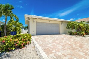 Unclassified image, 5 of 29, button