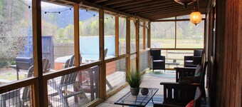 Newly Renovated, Cute Cabin On Horse Farm,WiFI,Hot Tub,Pet-Friendly