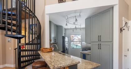 Fabulous condo close to Chair lifts 1 and 10 in Meadows Area