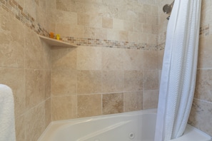Combined shower/bathtub, hair dryer, towels - Fabulous condo close to Chair lifts 1 and 10 in Meadows Area (Telluride)