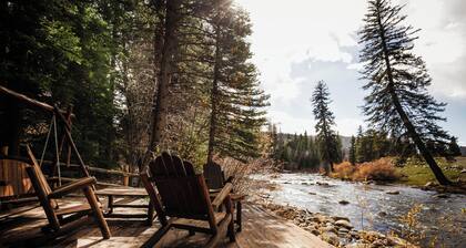 Beautiful Renovated Fishing Cabin On Taylor River! Private Fishing!