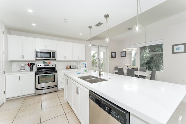 Fridge, microwave, stovetop, dishwasher