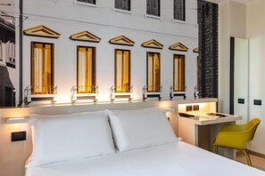 Superior Double Room | 1 bedroom, in-room safe, desk, laptop workspace