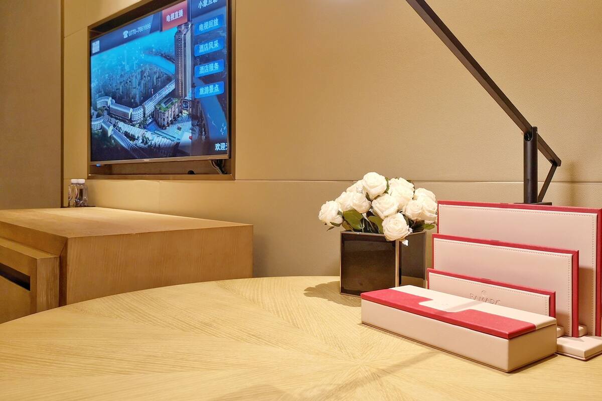 Minibar, coffres-forts dans les chambres, Wi-Fi gratuit, draps fournis