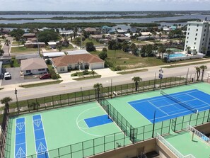 Sports court - Updated Direct Oceanfront - 3 bedroom #1007; Beach Access and Heated Pool (Daytona Beach Shores)