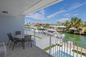 Outdoor dining - Unit 24a - 240 9th Street: 3 BR, 3 BA Duplex in Key Colony Beach, Sleeps 8 (Key Colony Beach)