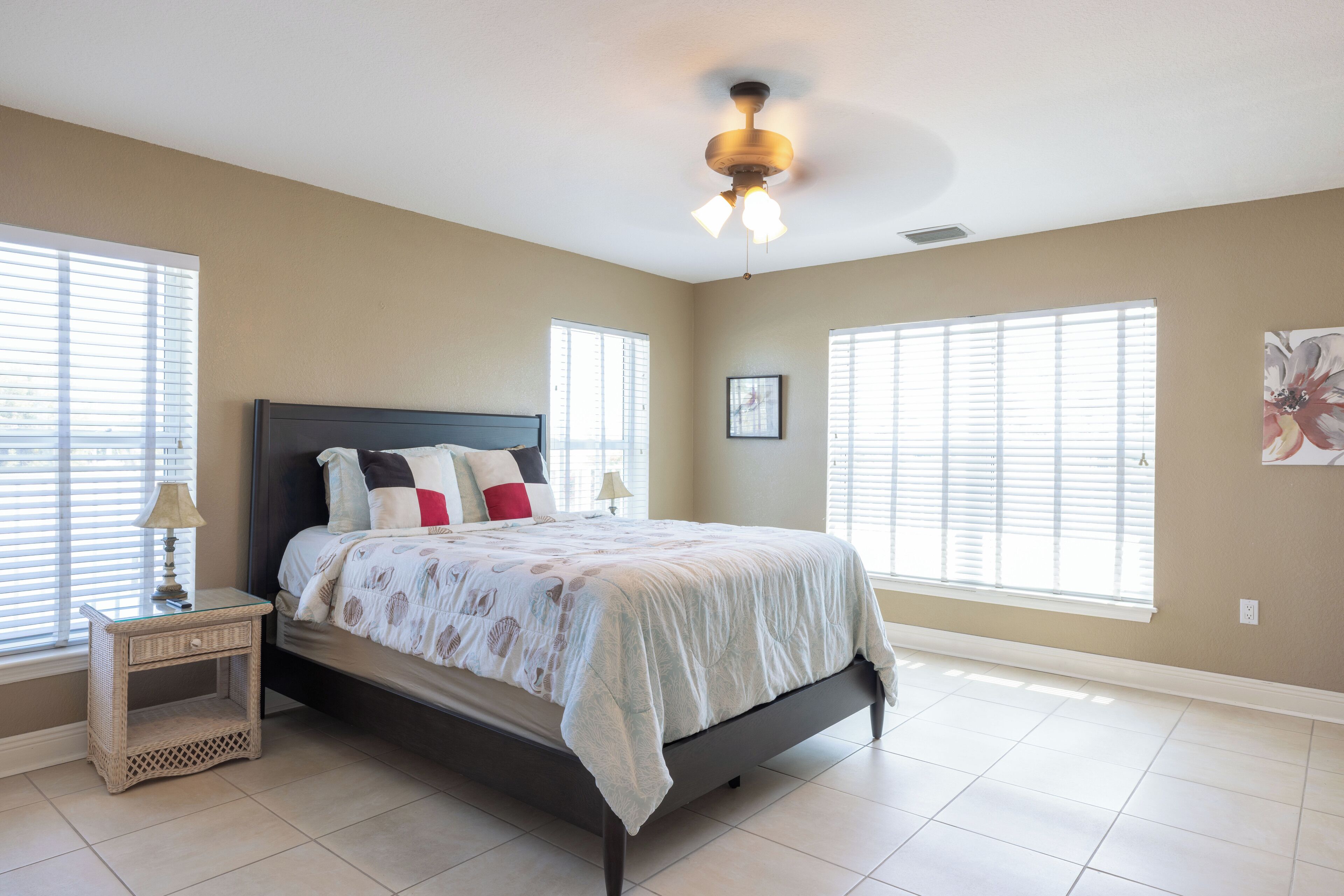 3 間睡房、熨斗/熨衫板、上網、床單