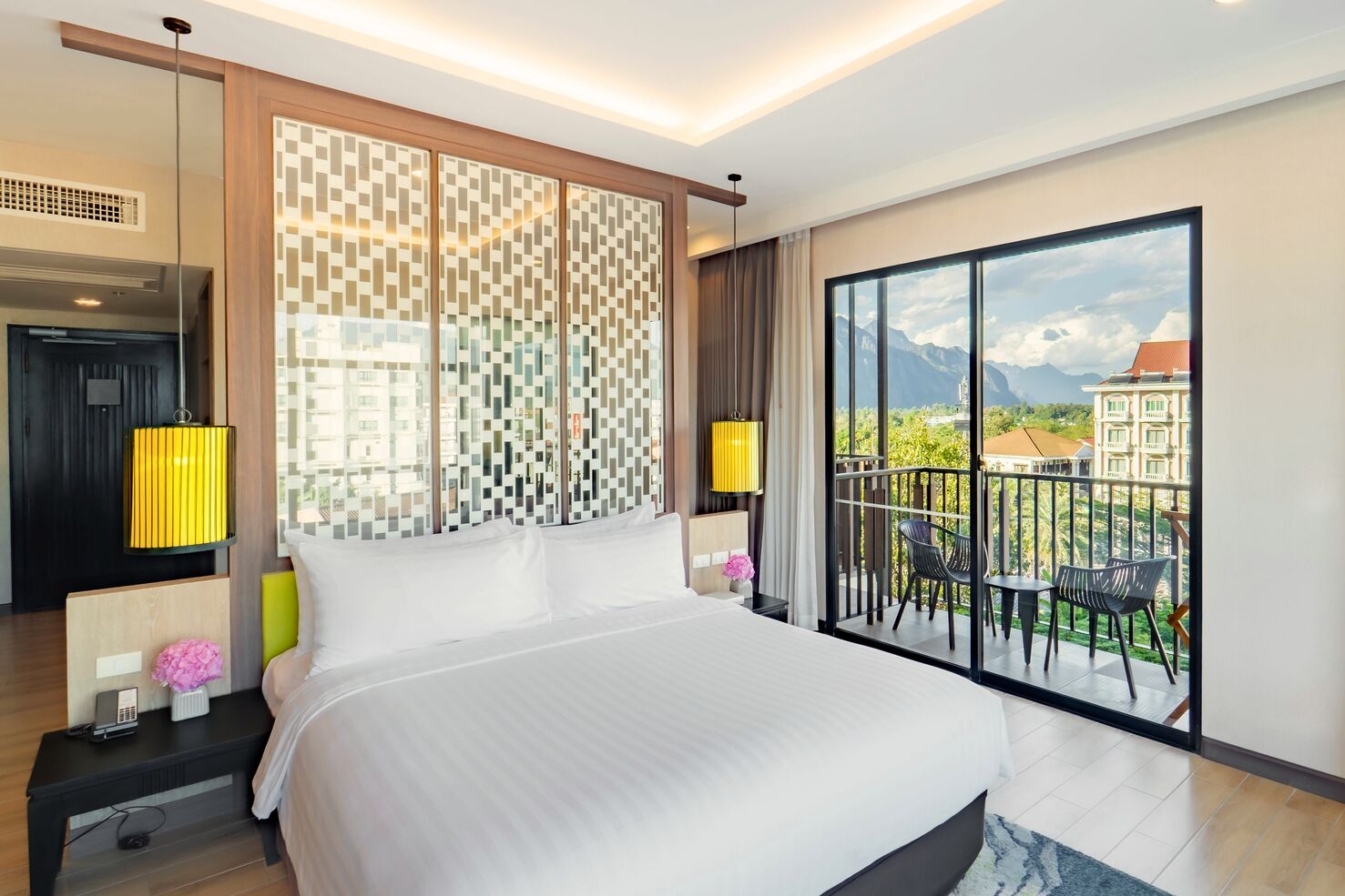 Phòng Deluxe, 1 giường cỡ king, ban công, quang cảnh thành phố | Bộ đồ giường cao cấp, minibar, két bảo mật tại phòng 