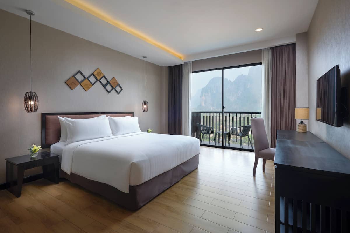 Superior Room, 1 King Bed, Balcony, River View