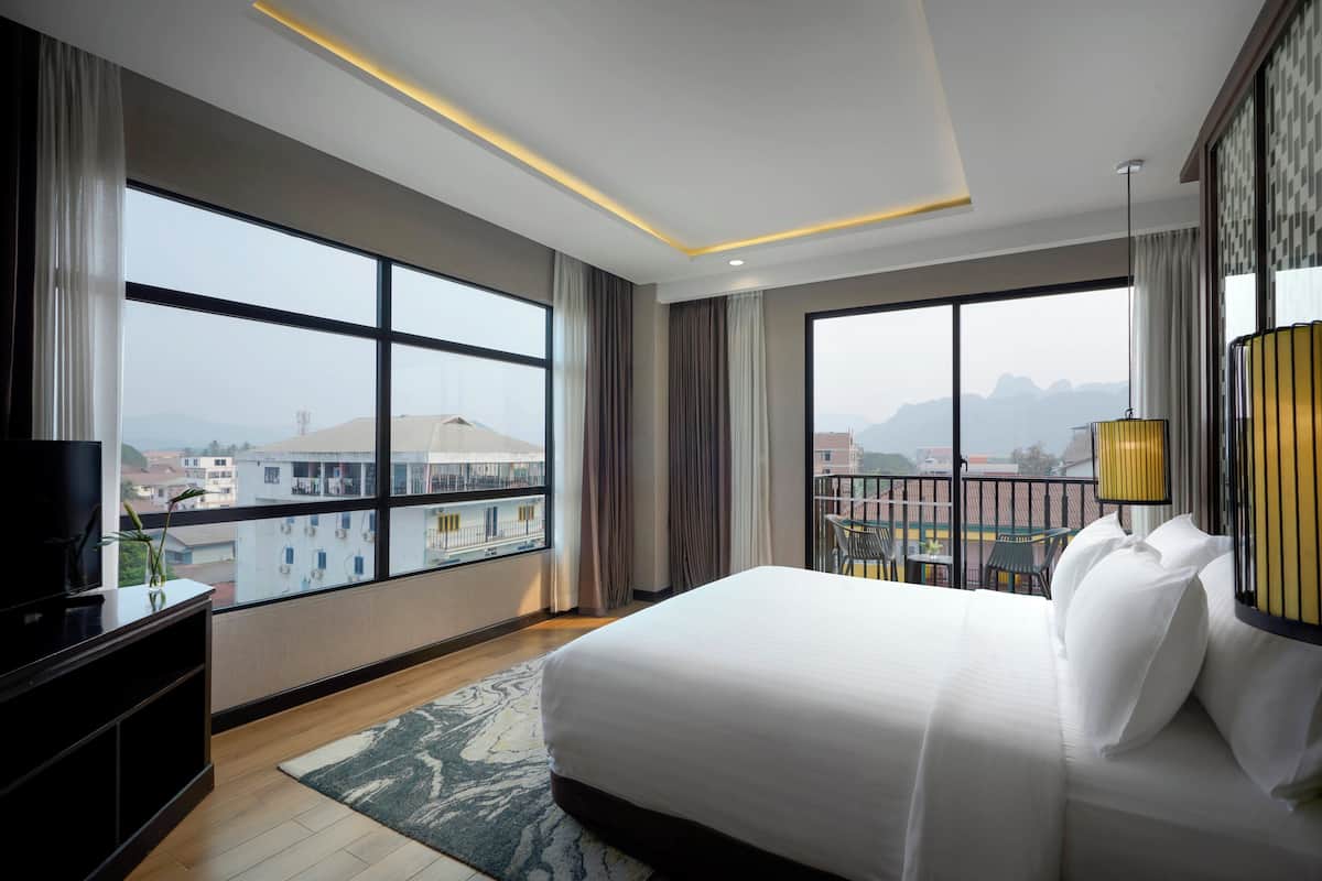 Deluxe Room, 1 King Bed, Balcony, City View
