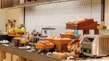 Petit déjeuner buffet servi tous les jours en supplément