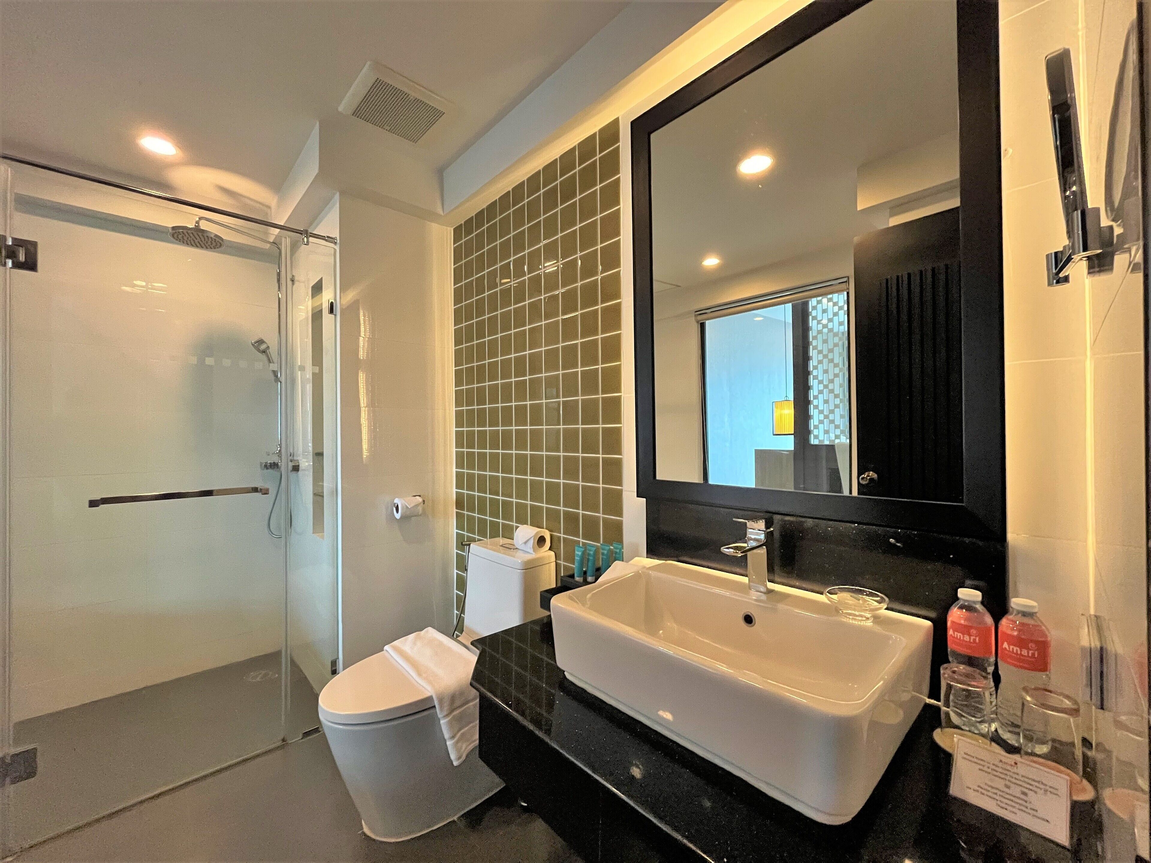 deluxe room, 1 king bed, city view | premium bedding, minibar, in-room safe, individually furnished