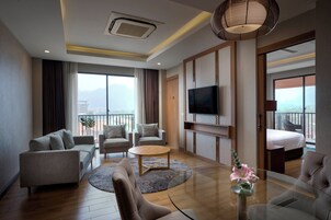 Suite, 1 Bedroom, Balcony, River View | Premium bedding, minibar, in-room safe, individually furnished