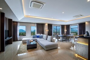 Premium bedding, minibar, in-room safe, individually furnished