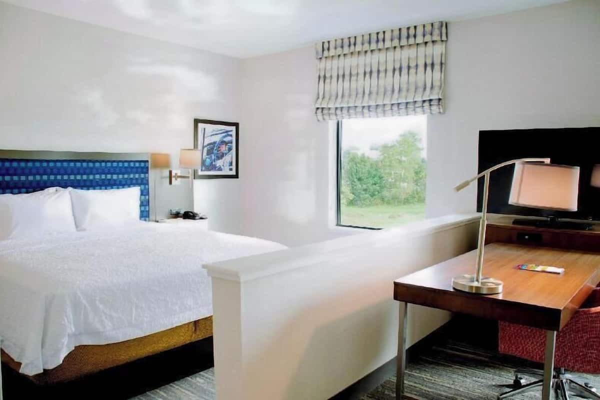 In-room safe, desk, cots/infant beds, free WiFi