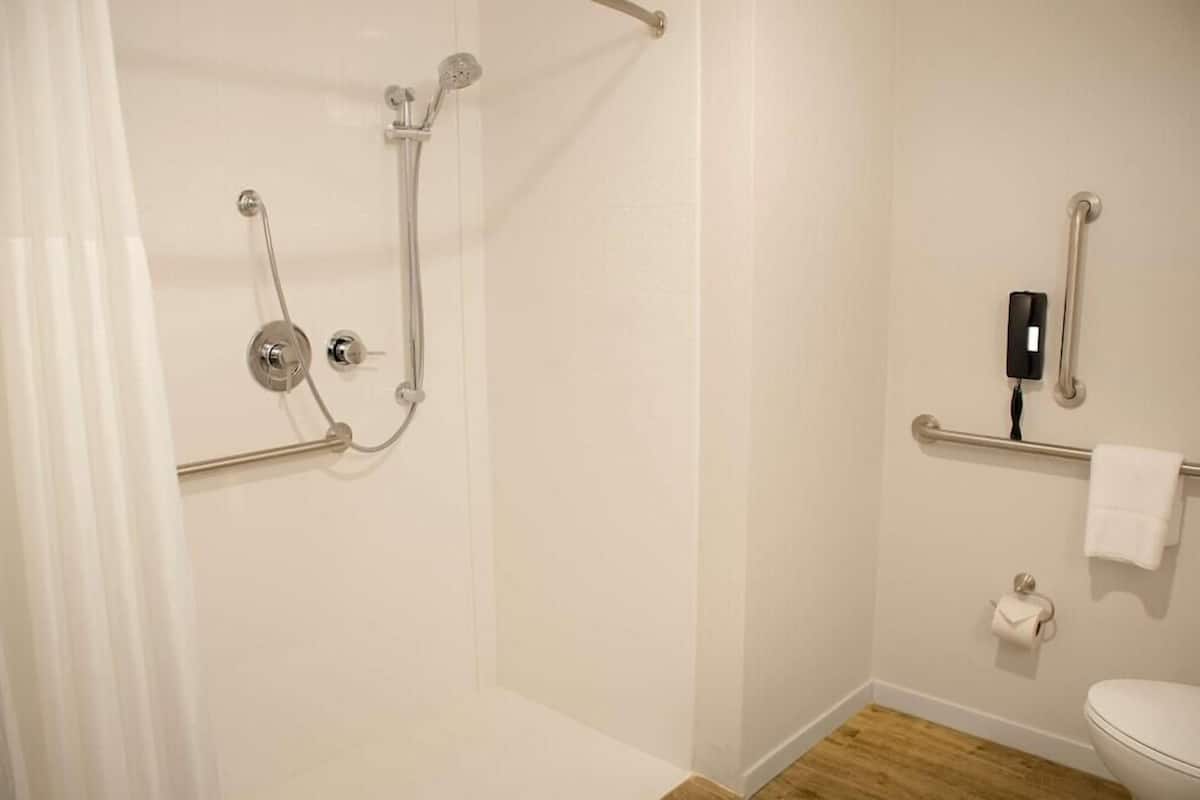 Bathroom | Free toiletries, hair dryer, towels