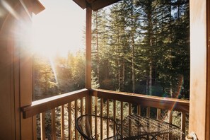 Property grounds - 41SW - Sauna - WiFi - Fireplace - Sleeps 8 by RedAwning (Glacier)