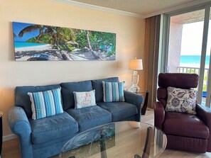 テレビ、DVD プレーヤー