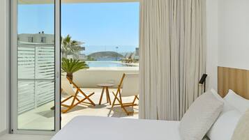 The Loft Swim Up | Egyptian cotton sheets, premium bedding, free minibar items