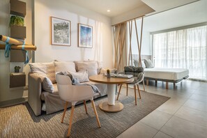 Una televisión de pantalla plana