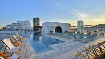 2 outdoor pools, sun loungers