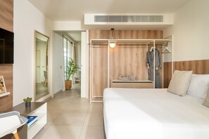 Egyptian cotton sheets, premium bedding, free minibar items