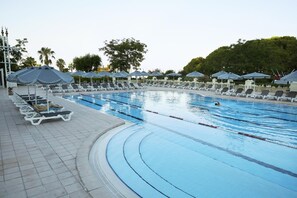 Hồ bơi ngoài trời 