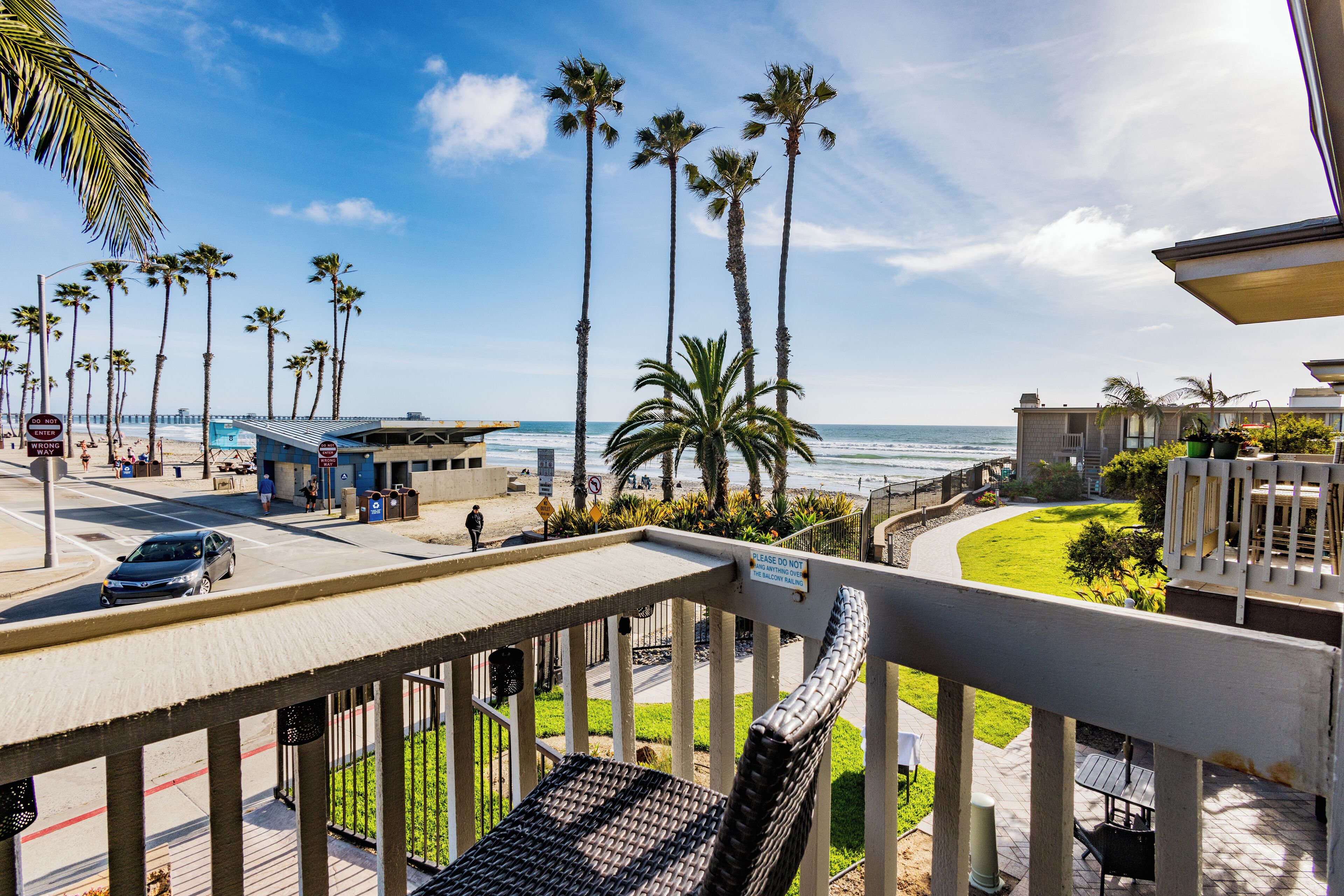 D4 -In Condo Washer and Dryer! Beach front luxury cottage! Hear the Waves.