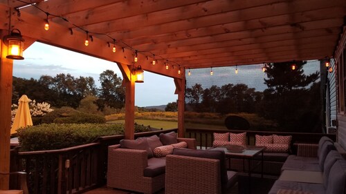 BEAUTIFUL PEACEFUL RUSTIC SETTING FOR 12+, Driving Range, Pool