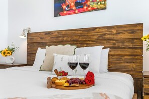 Individually decorated, individually furnished, iron/ironing board - Residences Du Carondelet by Hosteeva (New Orleans)