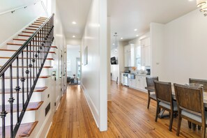 In-room dining - Residences Du Carondelet by Hosteeva (New Orleans)