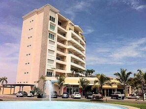 ด้านหน้าที่พัก