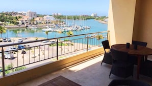 Premium Condo, 2 Bedrooms, Marina View, Oceanfront | Balcony - Condo Carla Marina (Mazatlán)