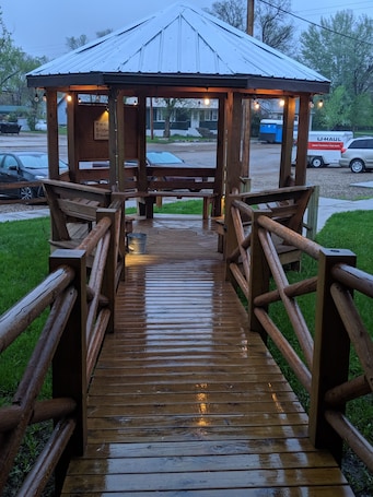Terrace/patio. Sagebrush Inn and Suites