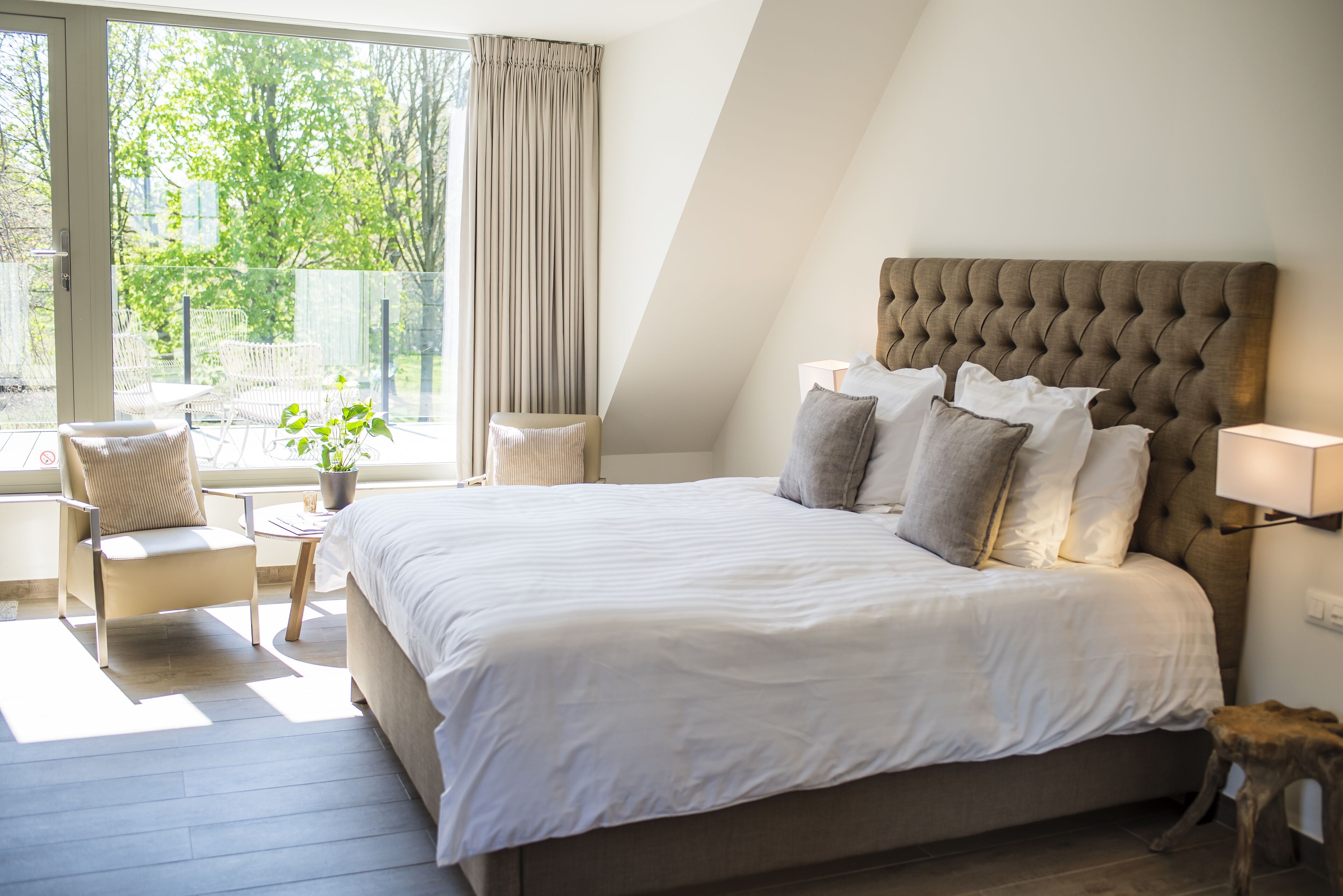 ห้องดีลักซ์ดับเบิล, วิวสวน (Beuk) | เครื่องนอนระดับพรีเมียม, ตู้นิรภัยในห้องพัก, โต๊ะทำงาน