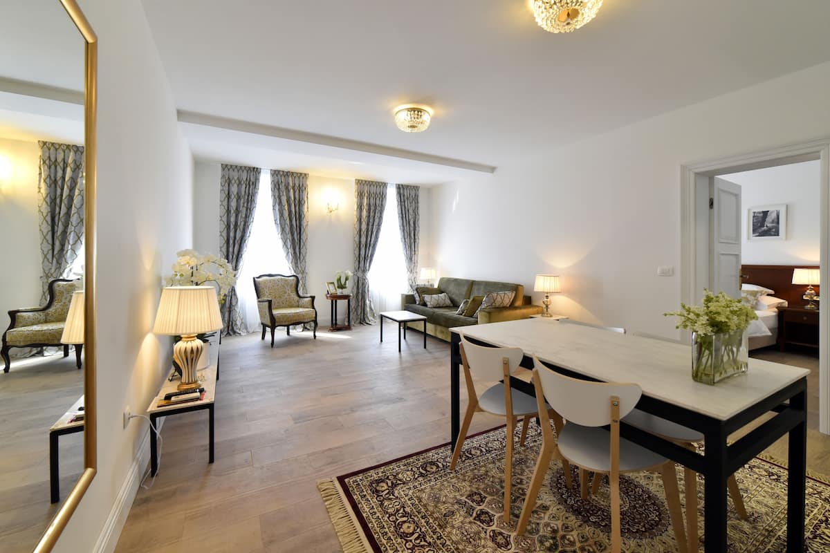 Appartamento Deluxe, 1 camera da letto (Mandusa Empire) | Pasti in camera
