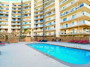 Comfort Suite, 3 Bedrooms, Kitchen, Mountain View | Outdoor pool - Country Club Luxury Suites (Las Vegas)