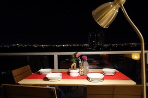 Comfort Suite, 2 Bedrooms, Kitchen, Mountain View | Outdoor dining