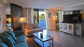 Suite Confort, 3 habitaciones, cocina, vista a la montaña | Área de sala de estar