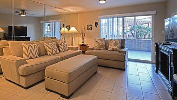 Comfort Suite, 2 Bedrooms, Kitchen, Mountain View | Living area | Flat-screen TV, fireplace
