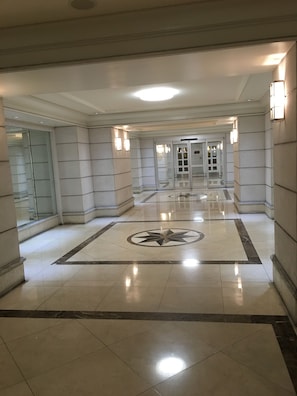 Interior entrance - Country Club Luxury Suites (Las Vegas)