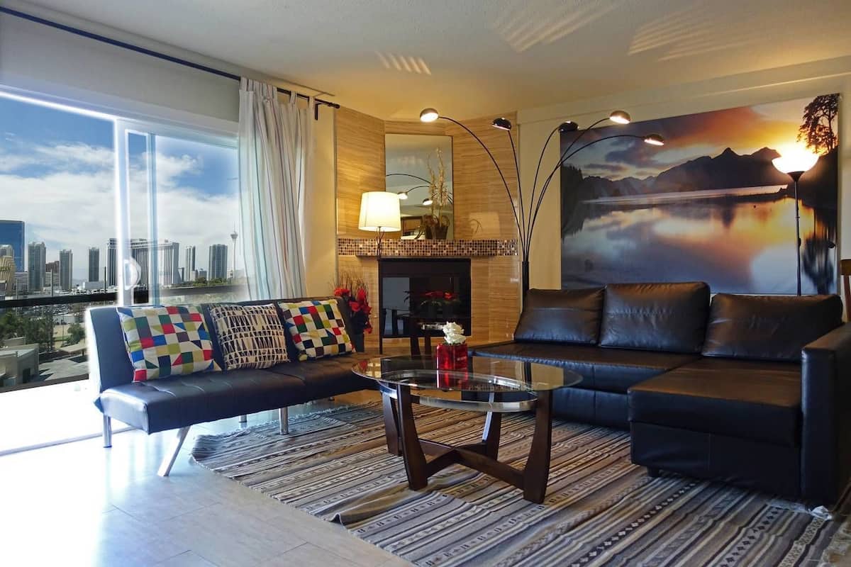 Comfort Suite, 3 Bedrooms, Kitchen, Mountain View