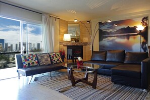 Comfort Suite, 3 Bedrooms, Kitchen, Mountain View | 1 bedroom, desk, iron/ironing board, free WiFi - Country Club Luxury Suites (Las Vegas)