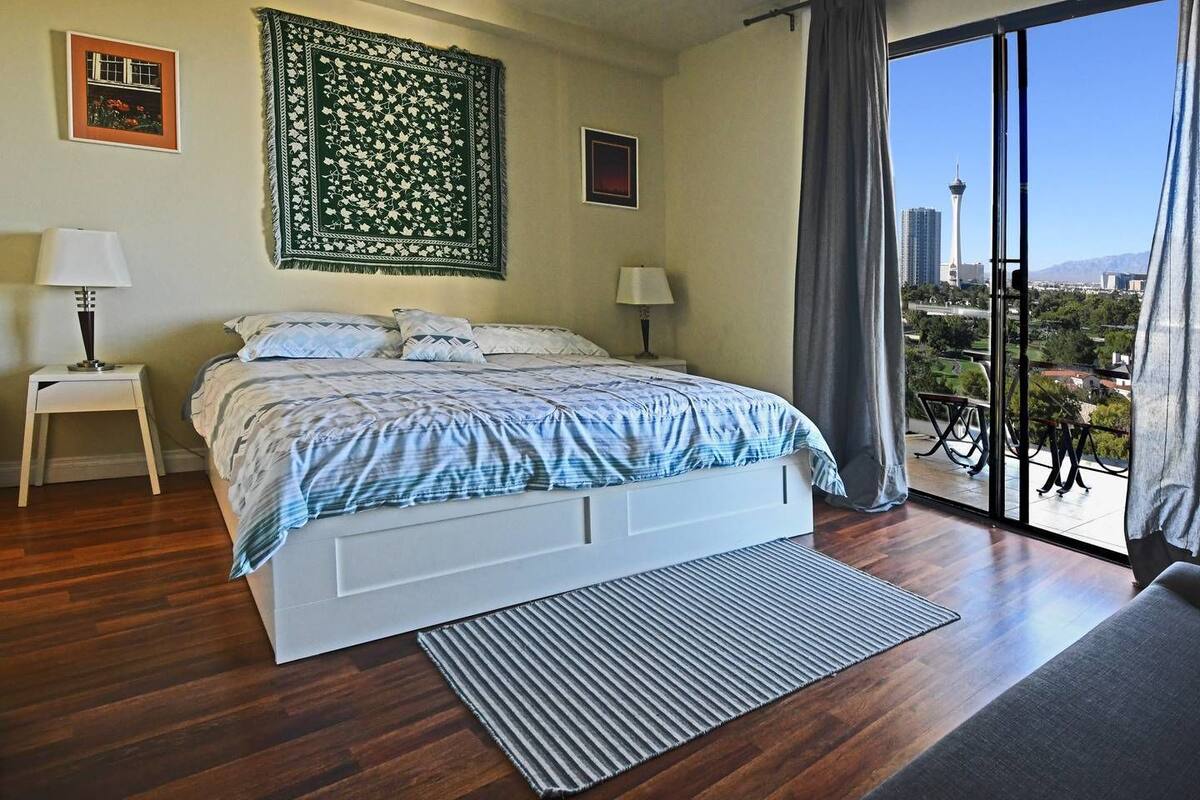 Comfort Suite, 2 Bedrooms, Kitchen, Mountain View