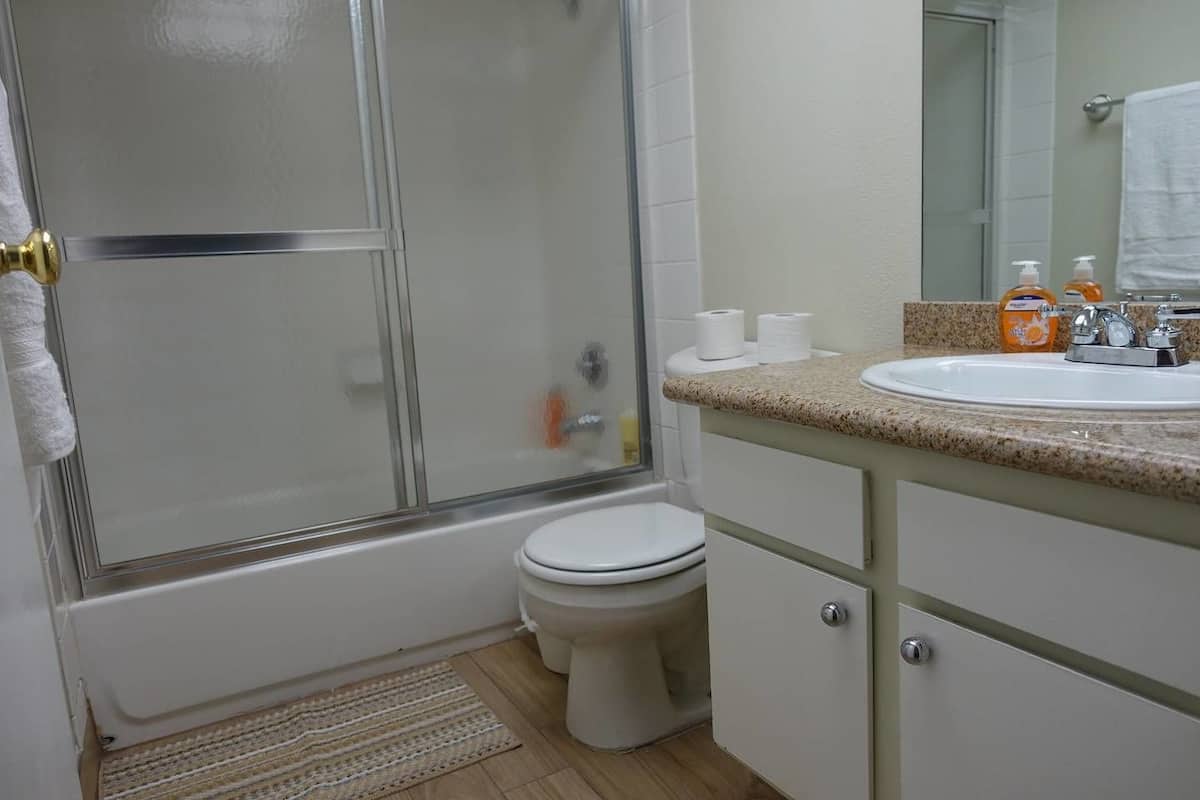 Comfort Suite, 5 Bedrooms, Kitchen, Mountain View | Bathroom