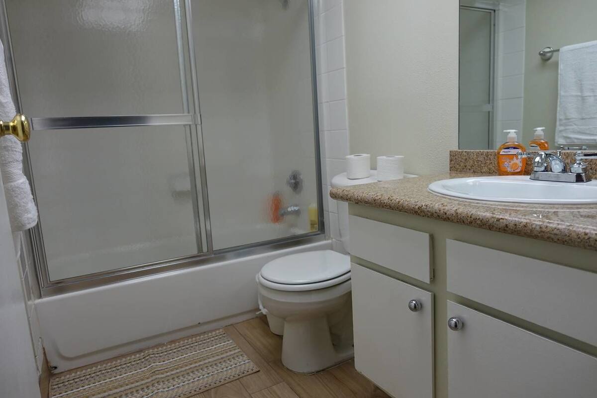 Comfort Suite, 5 Bedrooms, Kitchen, Mountain View | Bilik Mandi | Gabungan pancuran/tab mandi, kelengkapan dandanan diri percuma