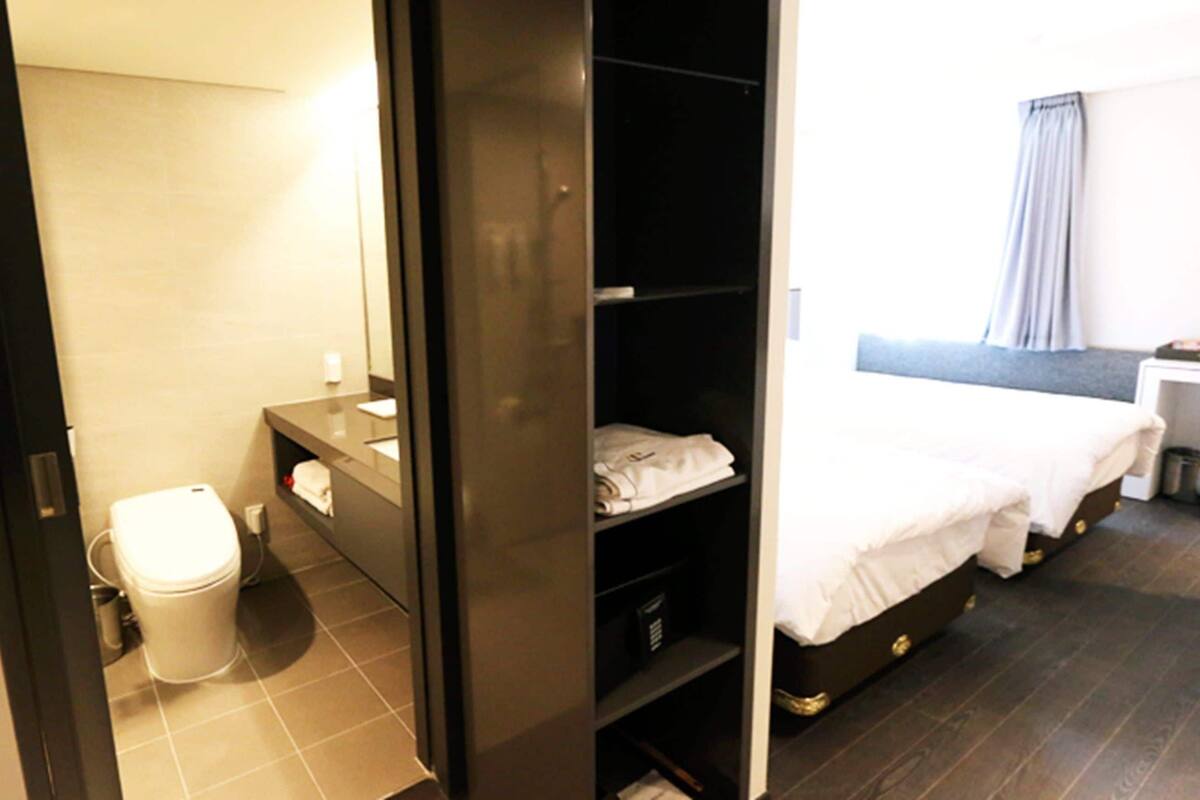 In-room safe, desk, soundproofing, iron/ironing board