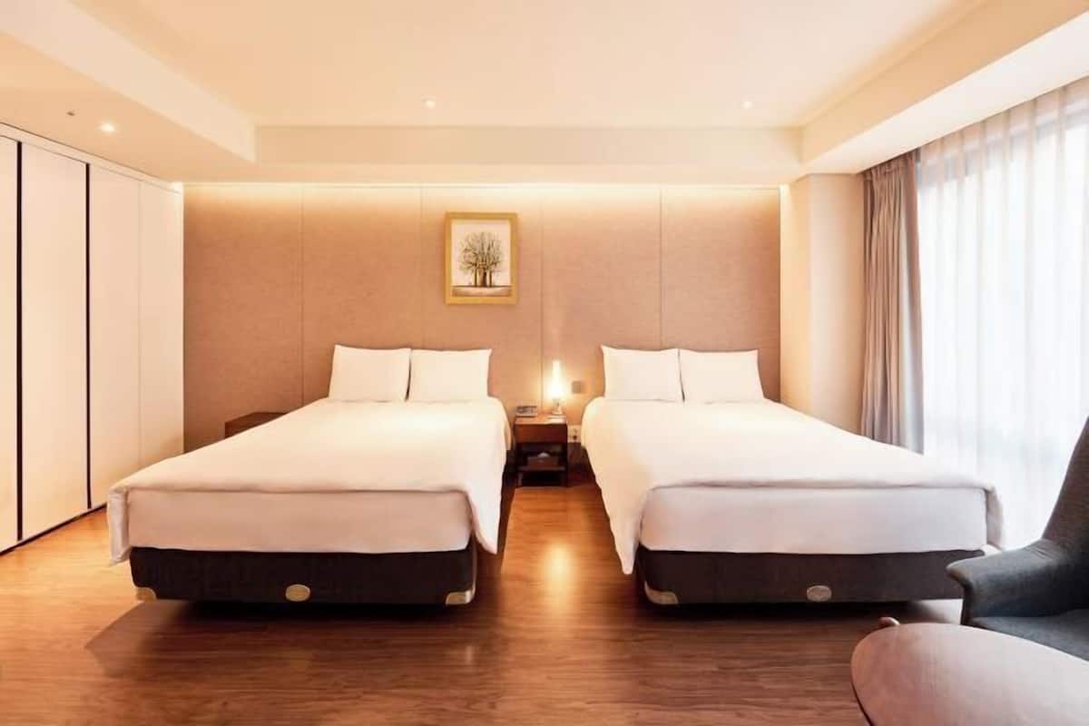 In-room safe, desk, soundproofing, iron/ironing board